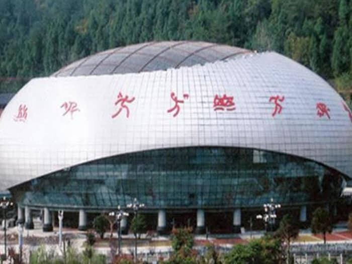 江都体育中心球形网架加工安装